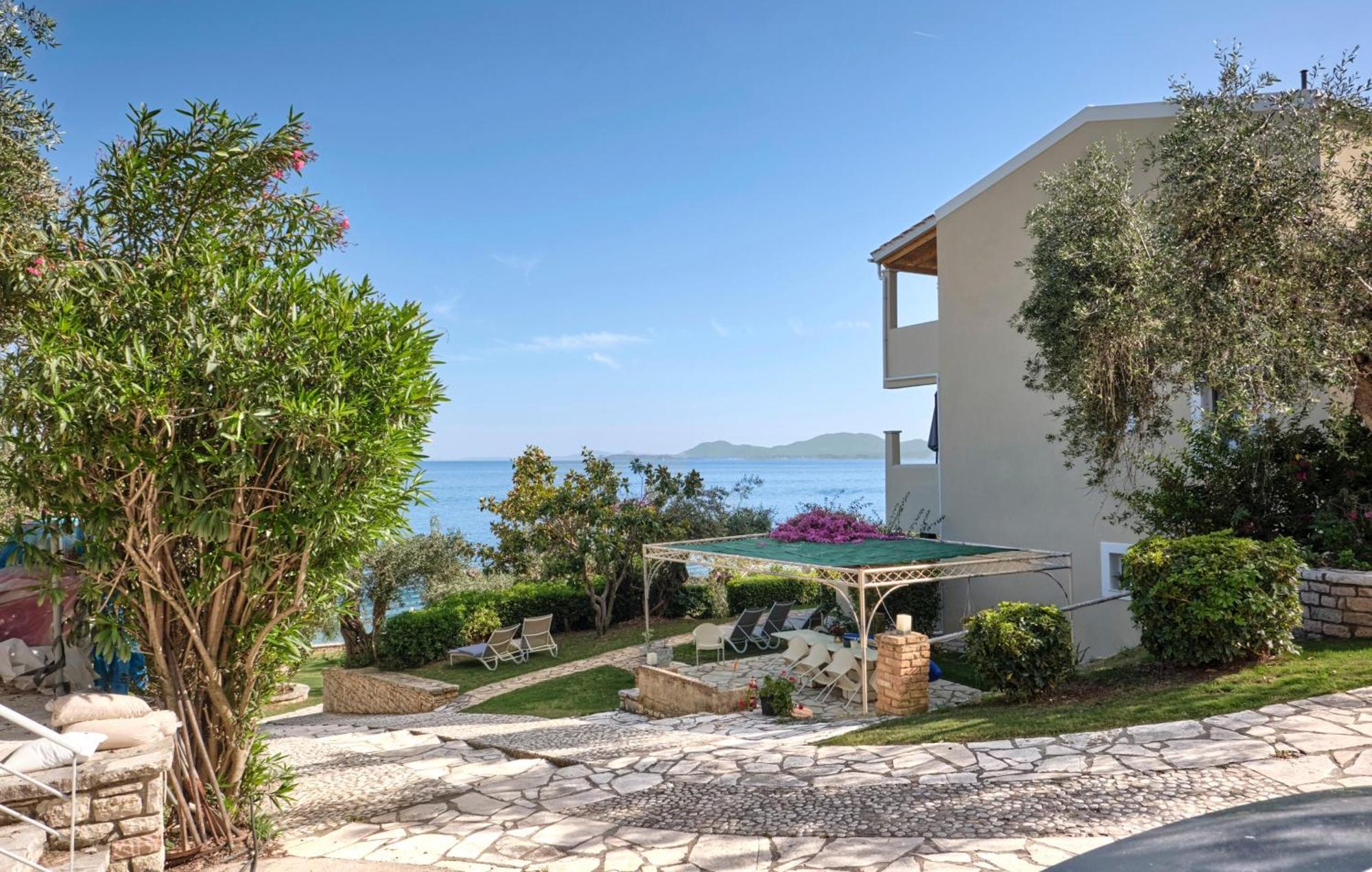 Krouzeri Beach Apartments Nisaki  Eksteriør billede